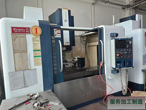 转让一台带台湾牌子255四轴带尾座三轴线轨加工中心友鸿1177